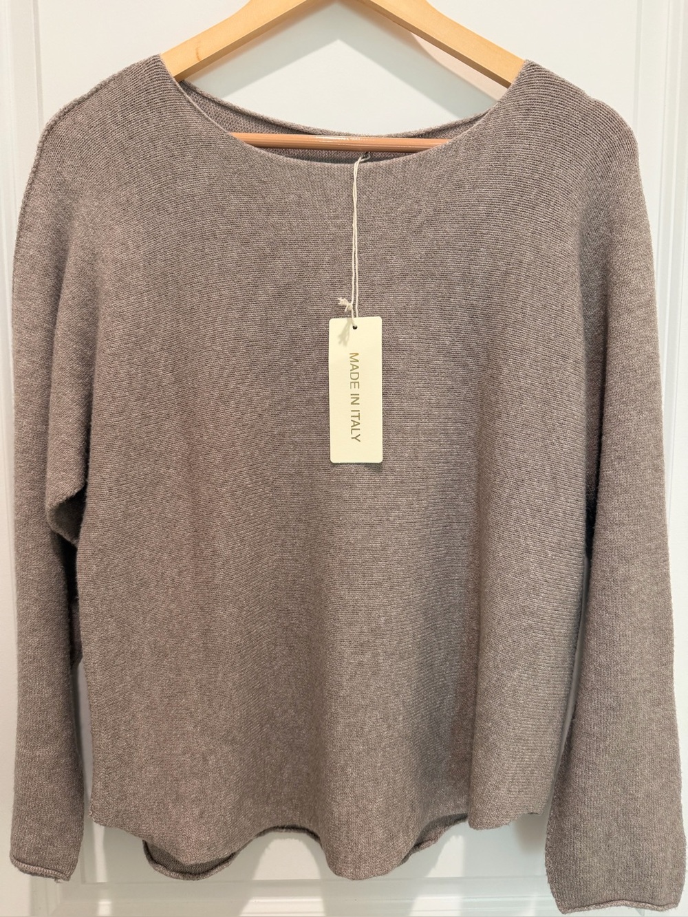 IT063 🇮🇹 Made in Italy Round Neck Lightweight Sweater – One Size NWT